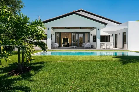 2560 NE 199th Street Miami FL 33180