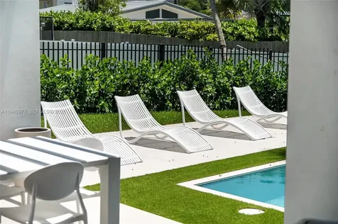 2560 NE 199th Street Miami FL 33180