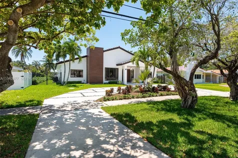 2560 NE 199th Street Miami FL 33180