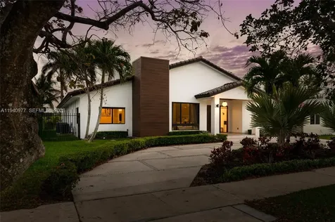 2560 NE 199th Street Miami FL 33180