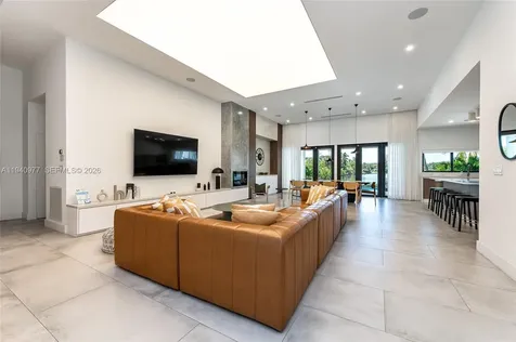 2560 NE 199th Street Miami FL 33180