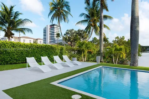 2560 NE 199th Street Miami FL 33180