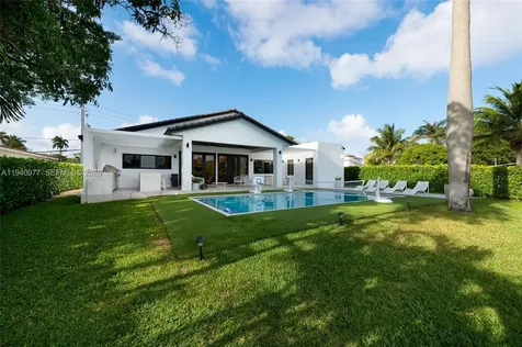 2560 NE 199th Street Miami FL 33180