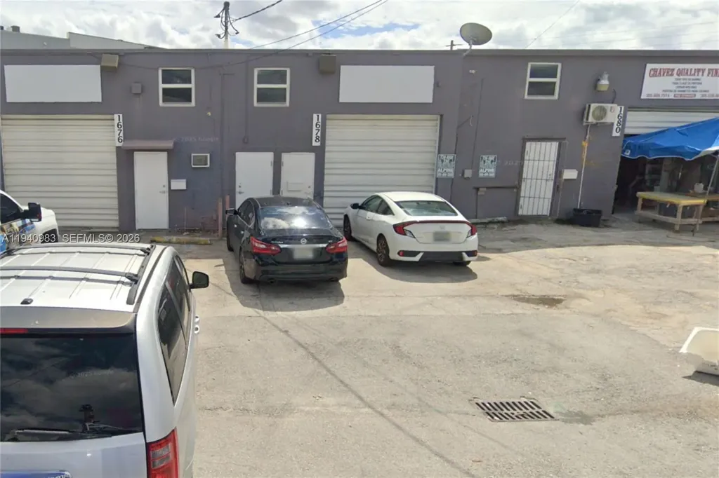 1678 W 31st Place Hialeah FL 33012