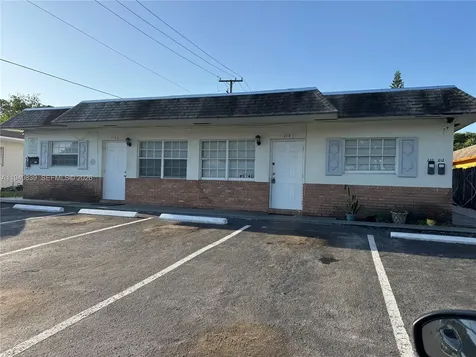 212 NE 41 Street Oakland Park FL 33334