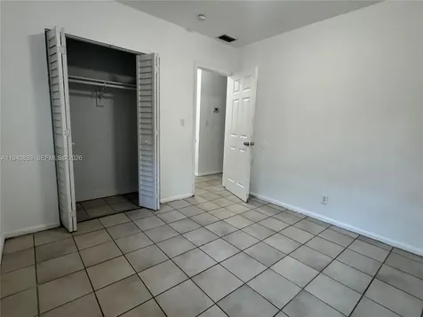 212 NE 41 Street Oakland Park FL 33334