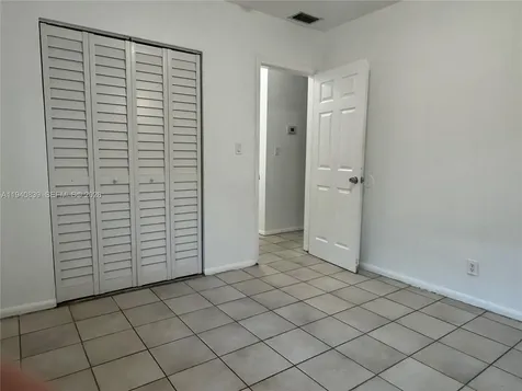 212 NE 41 Street Oakland Park FL 33334