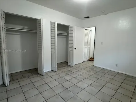 212 NE 41 Street Oakland Park FL 33334