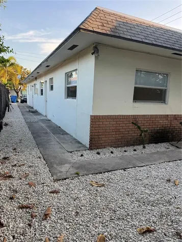 212 NE 41 Street Oakland Park FL 33334
