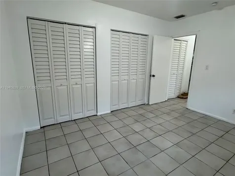 212 NE 41 Street Oakland Park FL 33334