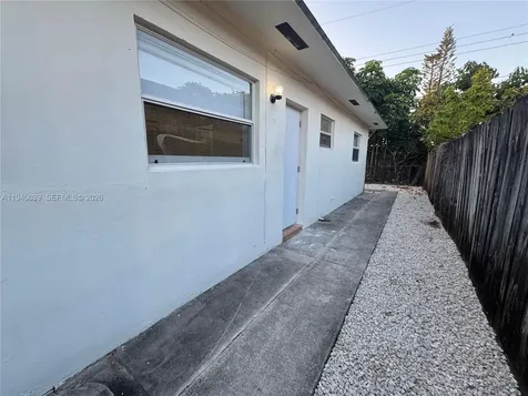 212 NE 41 Street Oakland Park FL 33334