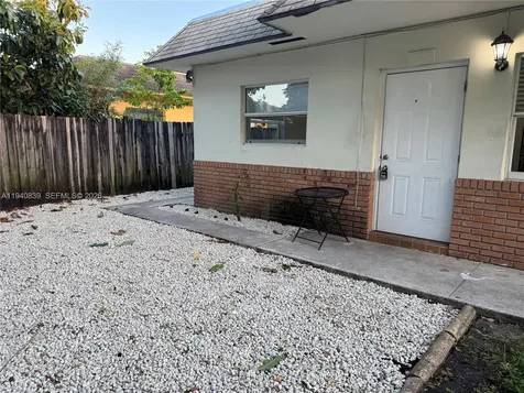 212 NE 41 Street Oakland Park FL 33334