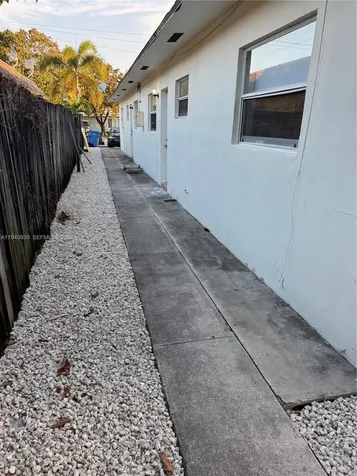 212 NE 41 Street Oakland Park FL 33334