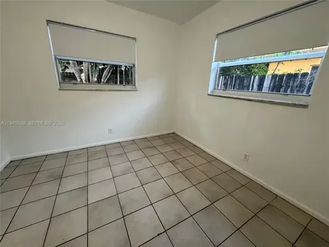212 NE 41 Street Oakland Park FL 33334