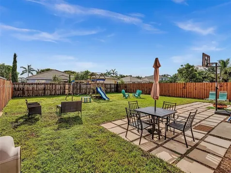 625 SE 30th Terrace Homestead FL 33033
