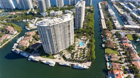 1000 W Island Boulevard Aventura FL 33160