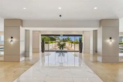 1000 W Island Boulevard Aventura FL 33160