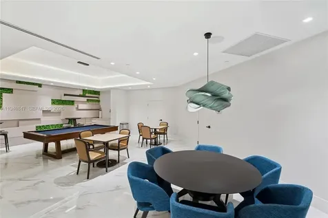 1000 W Island Boulevard Aventura FL 33160