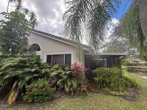 7390 S Pinewalk Drive S Margate FL 33063