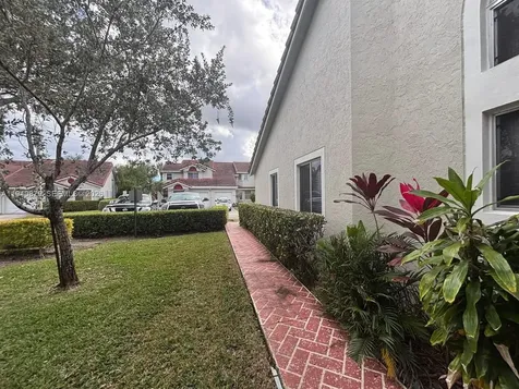 7390 S Pinewalk Drive S Margate FL 33063