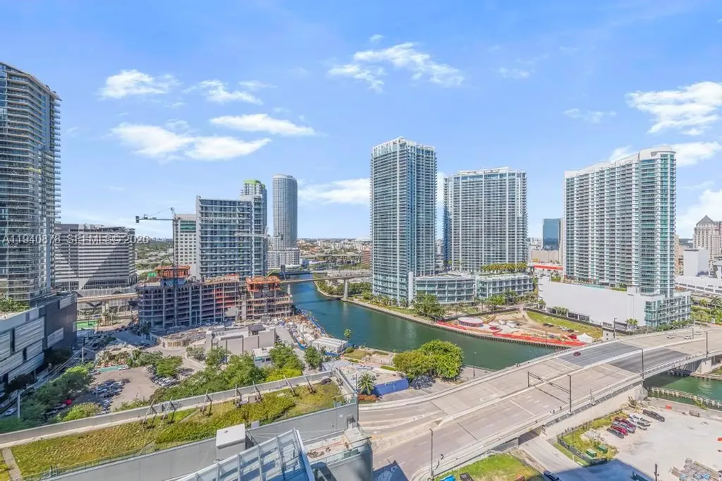 68 SE 6th Street Miami FL 33131