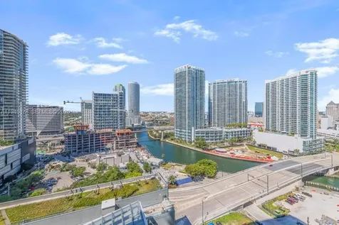 68 SE 6th Street Miami FL 33131
