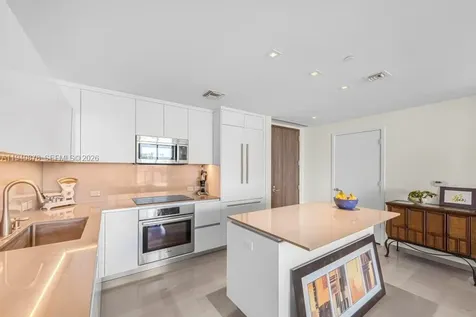 68 SE 6th Street Miami FL 33131