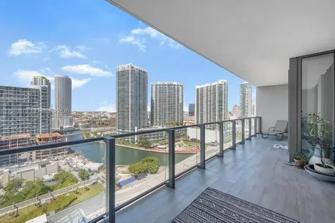 68 SE 6th Street Miami FL 33131