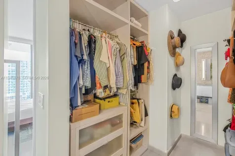 68 SE 6th Street Miami FL 33131