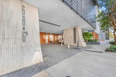 68 SE 6th Street Miami FL 33131