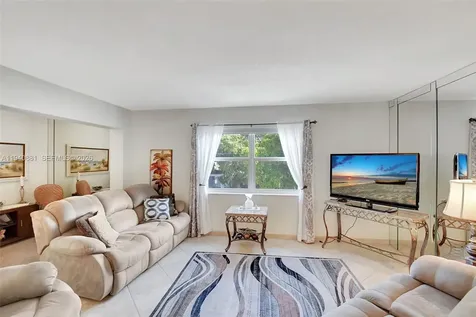 415 NE 2nd Street Hallandale Beach FL 33009