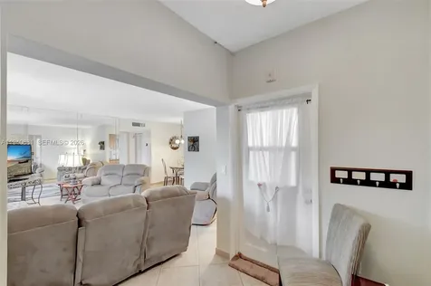 415 NE 2nd Street Hallandale Beach FL 33009