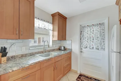 415 NE 2nd Street Hallandale Beach FL 33009