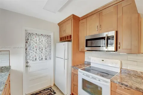 415 NE 2nd Street Hallandale Beach FL 33009