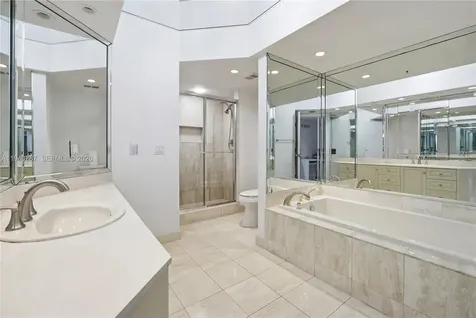 1000 W Island Boulevard Aventura FL 33160