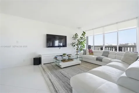 1000 W Island Boulevard Aventura FL 33160