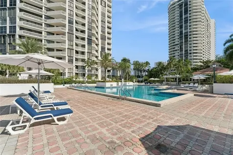 1000 W Island Boulevard Aventura FL 33160