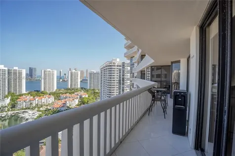 1000 W Island Boulevard Aventura FL 33160