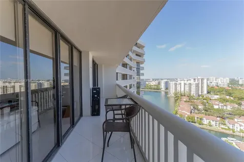 1000 W Island Boulevard Aventura FL 33160