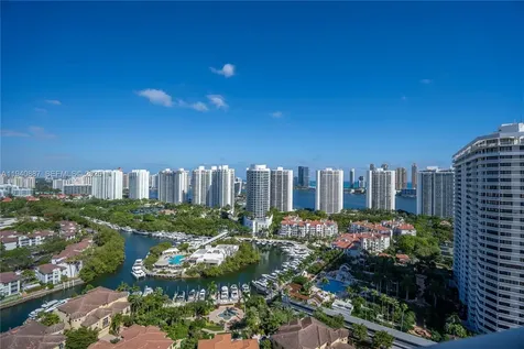 1000 W Island Boulevard Aventura FL 33160
