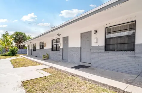 4030 SW 19th Street West Park FL 33023