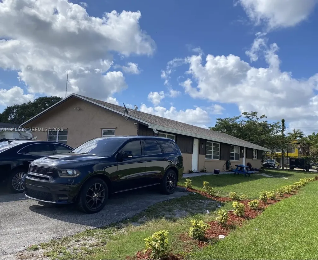 5904 SW 27th Street West Park FL 33023