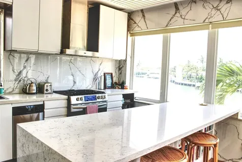 4710 Pine Tree Drive Miami Beach FL 33140