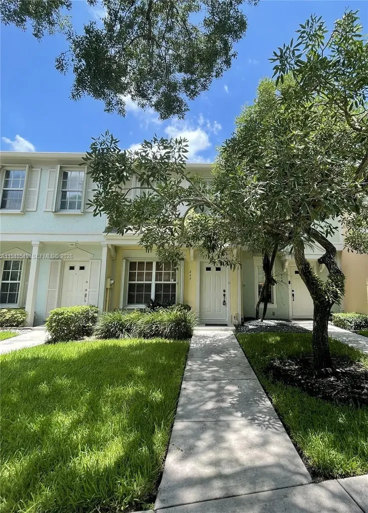 207 Mallory Court Weston FL 33326