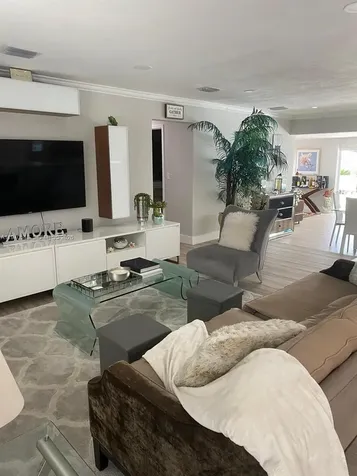428 N Crescent Drive Hollywood FL 33021