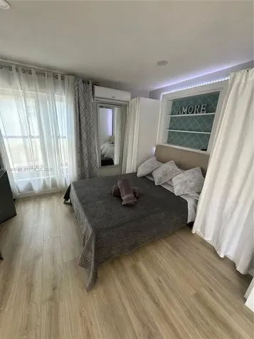 428 N Crescent Drive Hollywood FL 33021