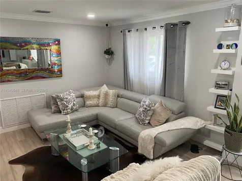 428 N Crescent Drive Hollywood FL 33021