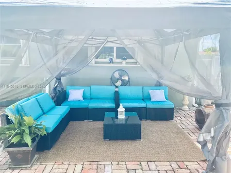 428 N Crescent Drive Hollywood FL 33021