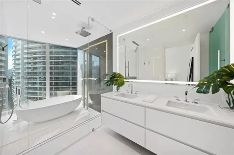 300 Biscayne Blvd Way Miami FL 33131
