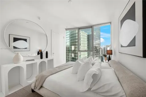 300 Biscayne Blvd Way Miami FL 33131